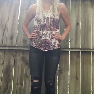 🚨SALE🚨SOCIALITE lace up tank w lace detailing