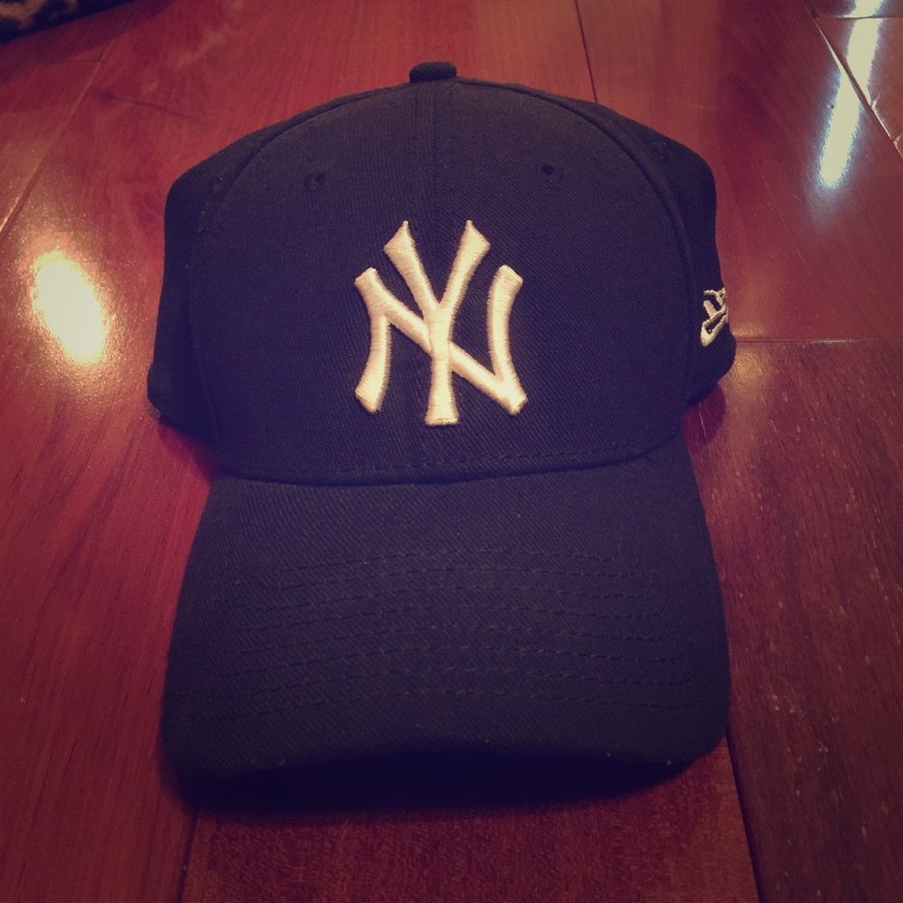 New Era New York Yankees Fitted Baseball Hat!