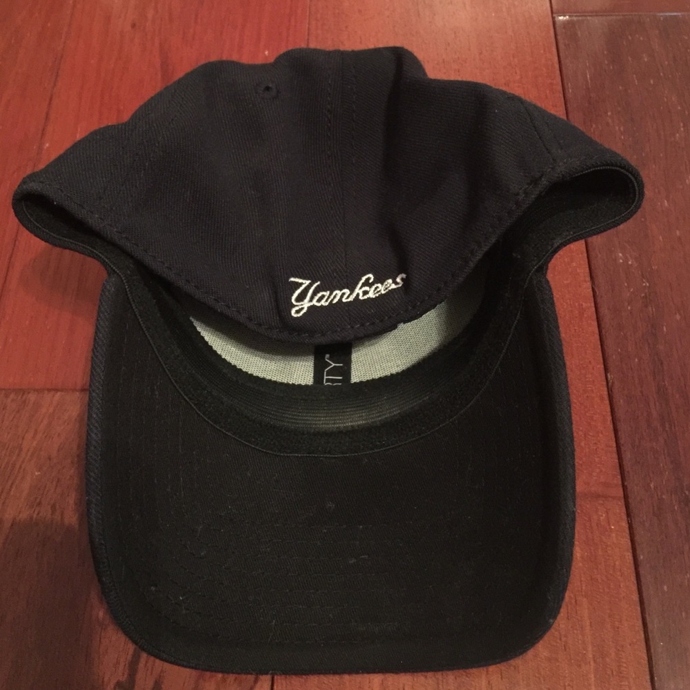 New Era New York Yankees Fitted Baseball Hat! - Picture 2 of 3