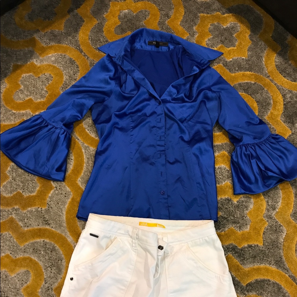 Bcbg MaxAzria Blue silk top flared sleeves