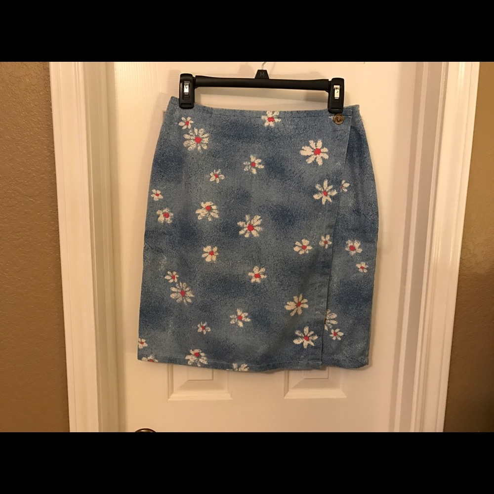 Cute Denim Daisies Wrap Above-Knee Skirt Sz 8 VGC
