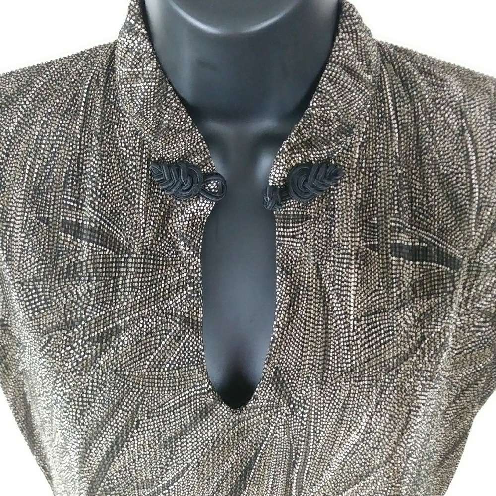 Green & black tone textured top