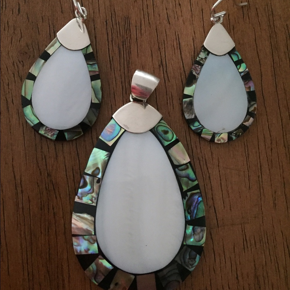 🎉🎉 HP - Earring & Pendant Set 🎉🎉