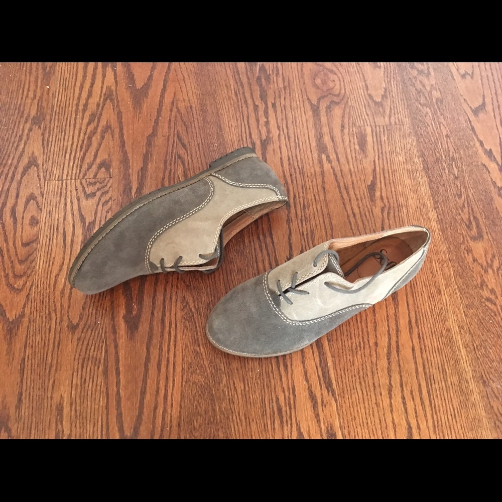NWOB Sofft Tan/Greige Suede Oxfords