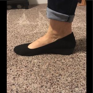 NEW WITH TAG CL by Laundry women's slip ons