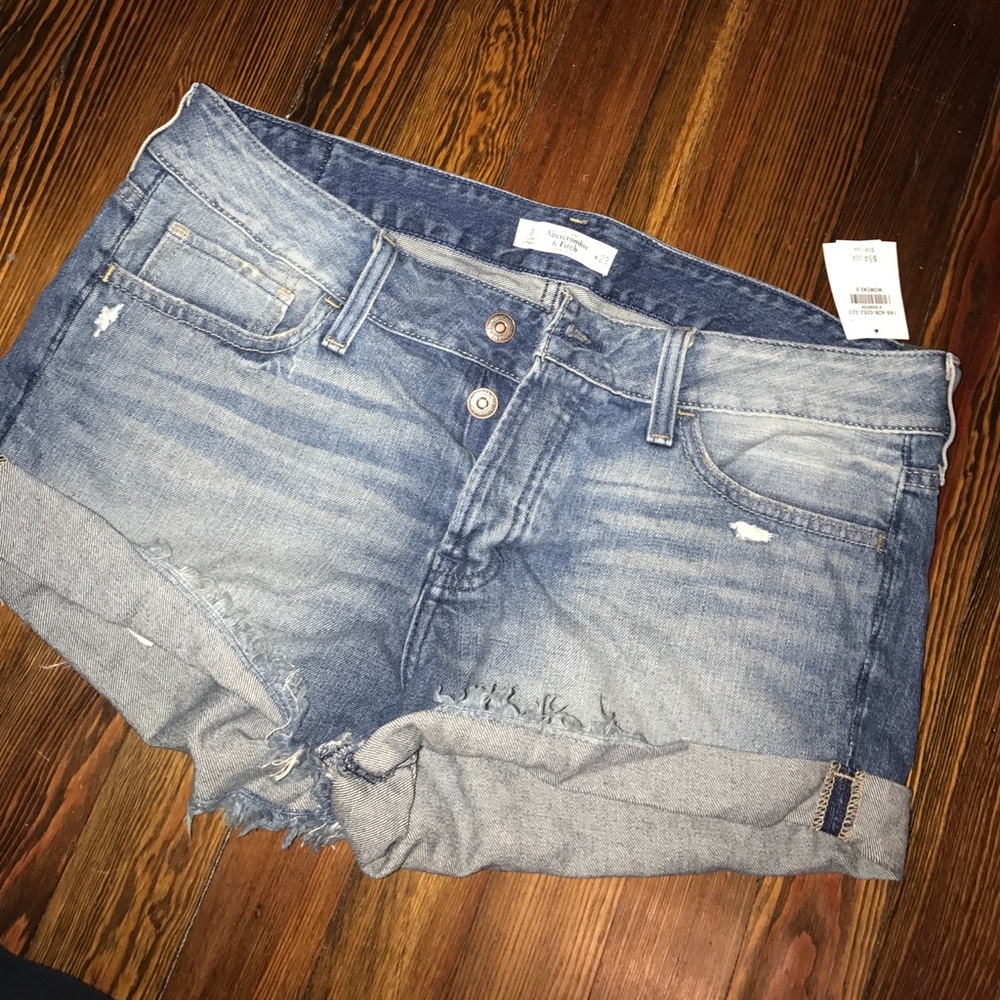 A&F low rise boyfriend shorts NWT