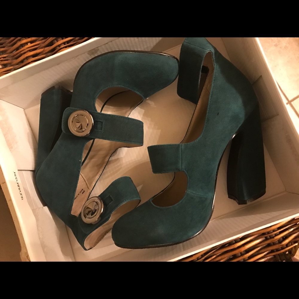 Eclectic sultry pumps 💚