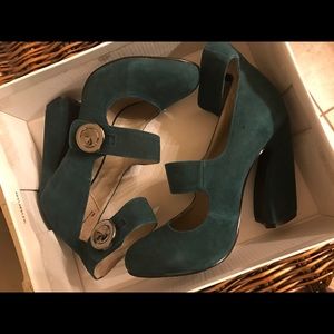 Eclectic sultry pumps 💚