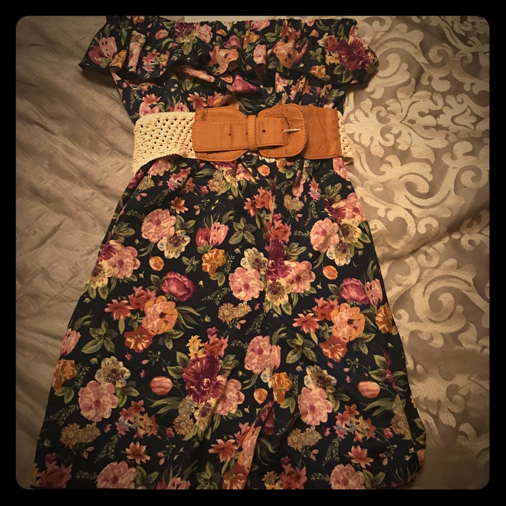 Sleeveless Drrss with belt
