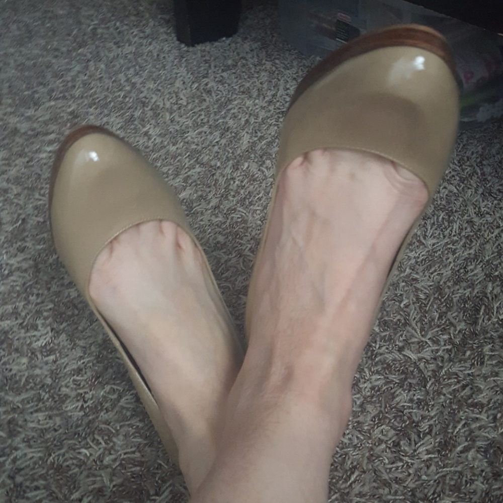Size 8 tan pumps by guess