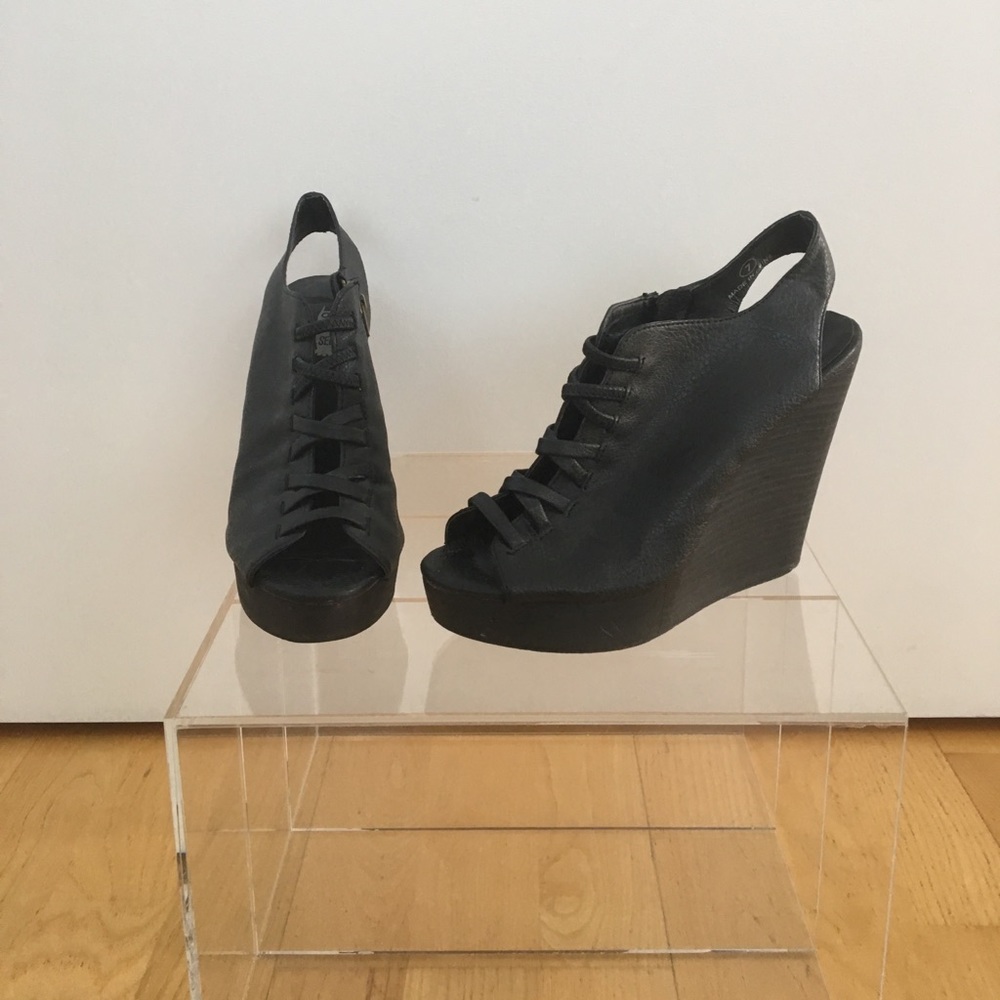 Urban Outfitters: Black Open Toe Booties