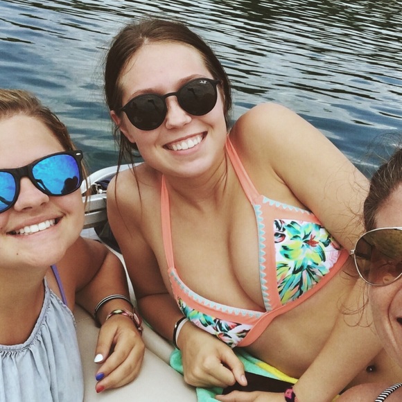 Meet your Posher, Emily - Picture 2 of 2