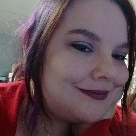 Meet your Posher, Robyn - Picture 2 of 2