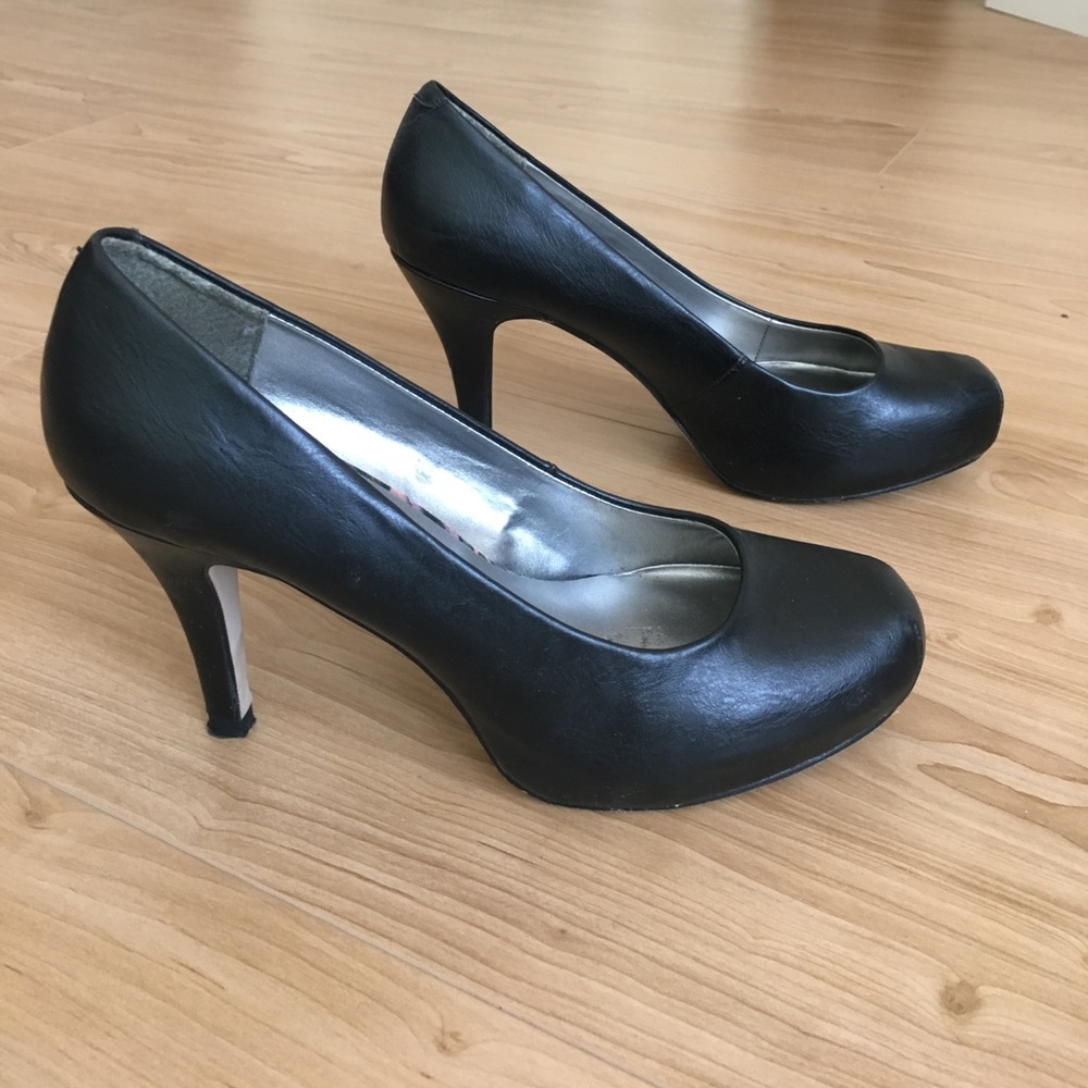 Madden Girl black (faux) leather heels
