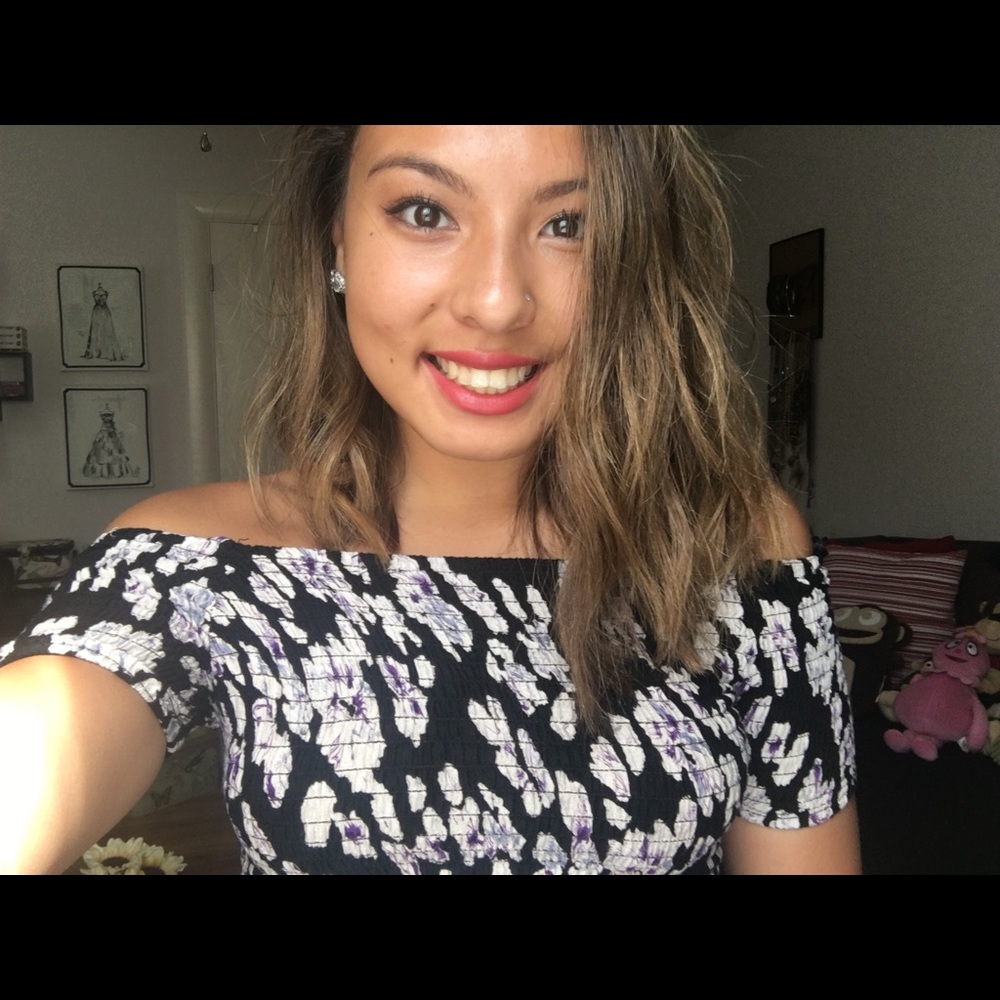 Meet your Posher, Larissa