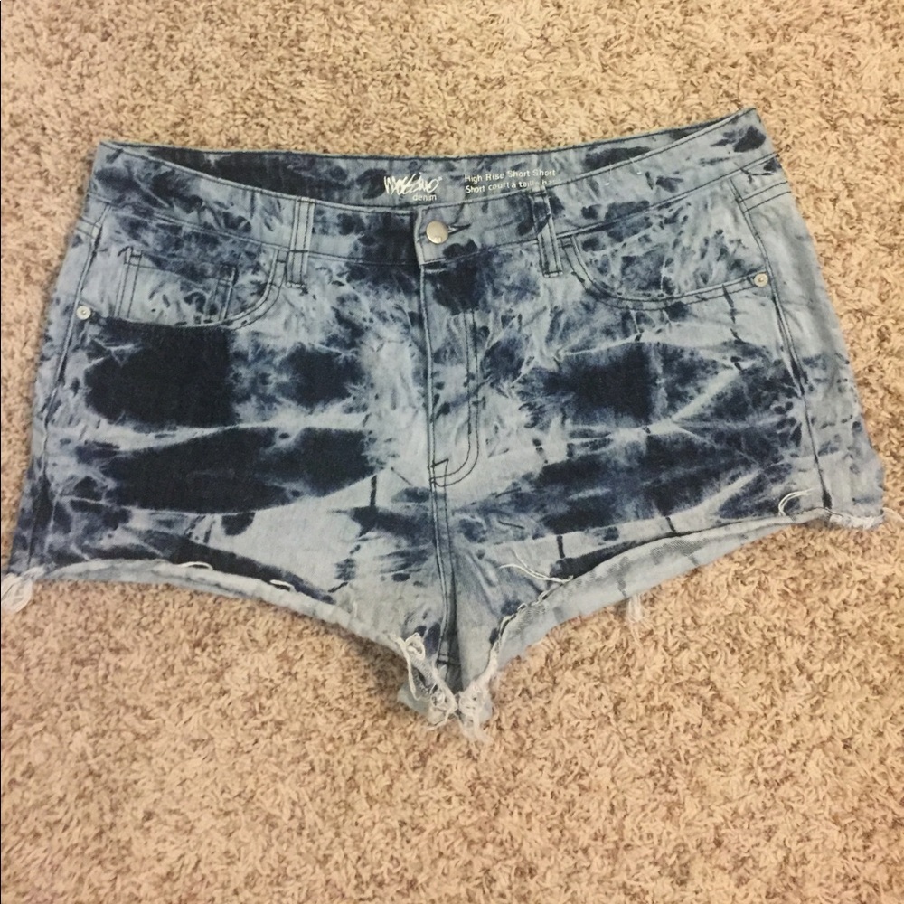 Factory bleached shorts