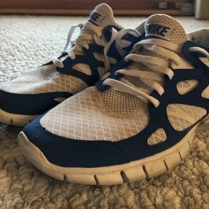 Nike free run 2 tennis shoes