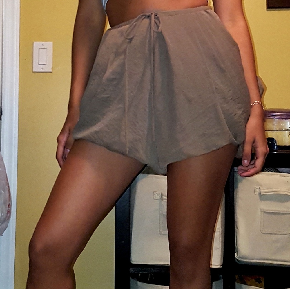 Ryu Boutique High Waisted Shorts/Skirt NWOT