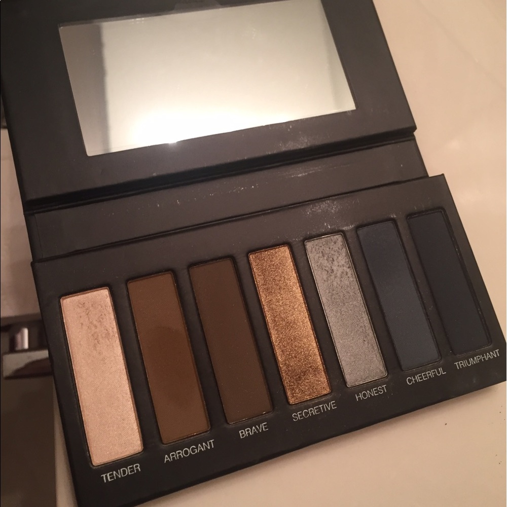 Younique Moodstruck Eyeshadow Palette #4