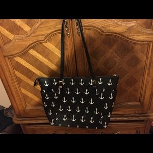 Like new only used 1x leather like navy anchors