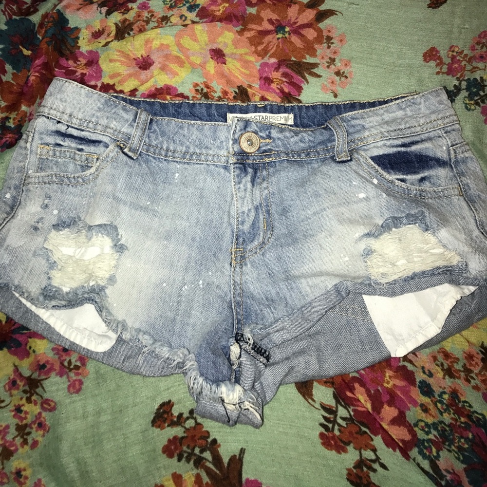 Distressed Tillys shorts