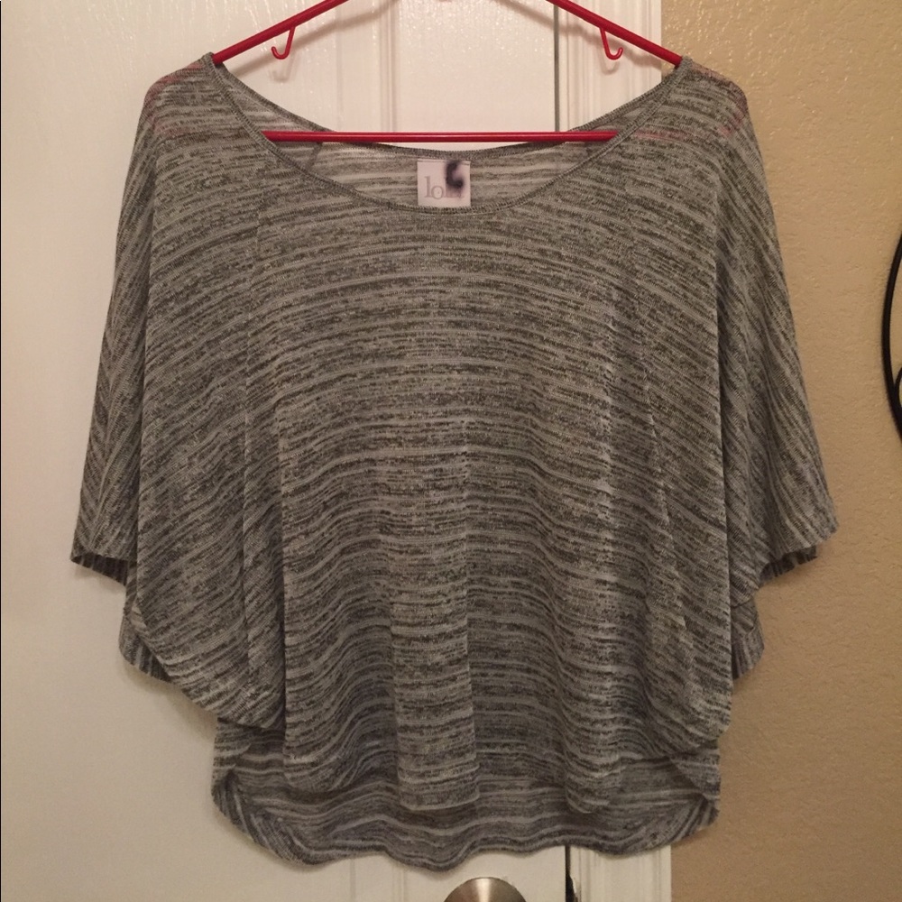 Black and gray t shirt
