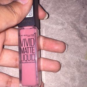 Vivid matte lip