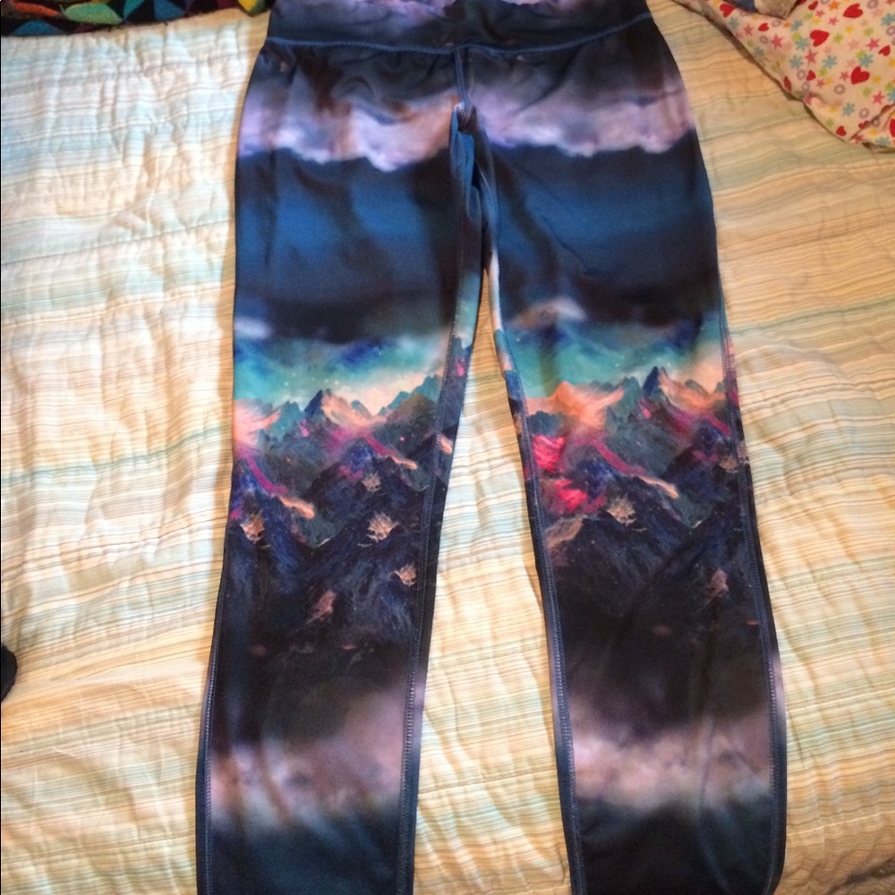 Leggings size L , 88% polyester , 12% spandex .
