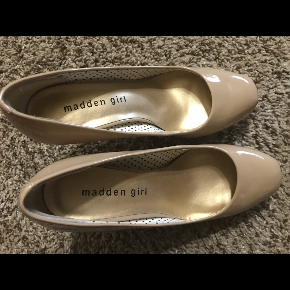 Steve Madden nude pumps