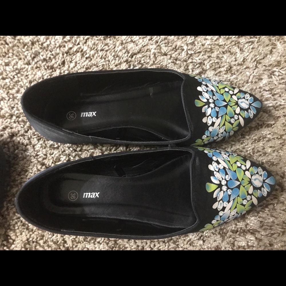 Beautiful print flats