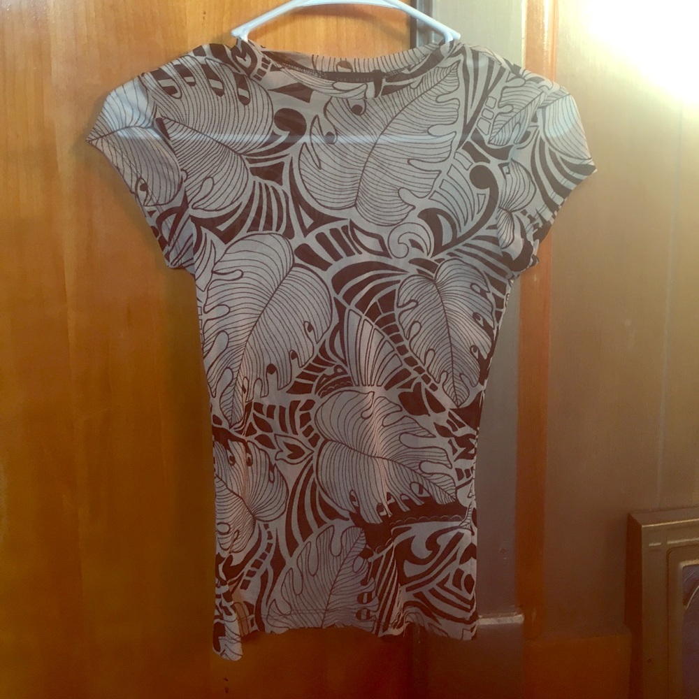 Patterned translucent top