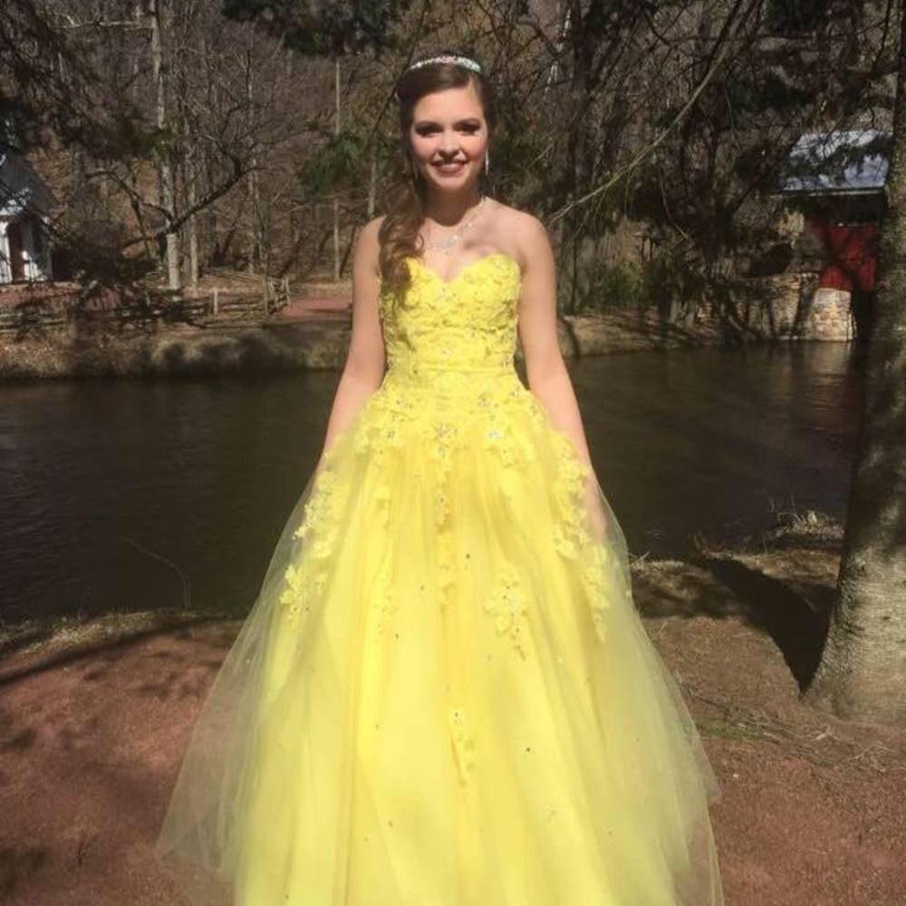 Meet your Posher, Claire