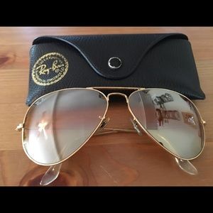 Ray-Ban women classic aviator sunglasses, gold.