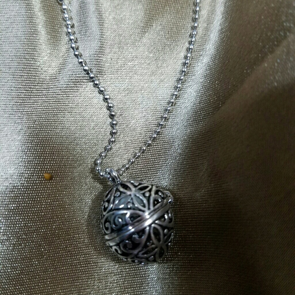 Silver plated necklace for essential oils