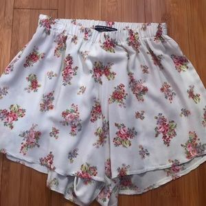 Brandy Melville flowy shorts