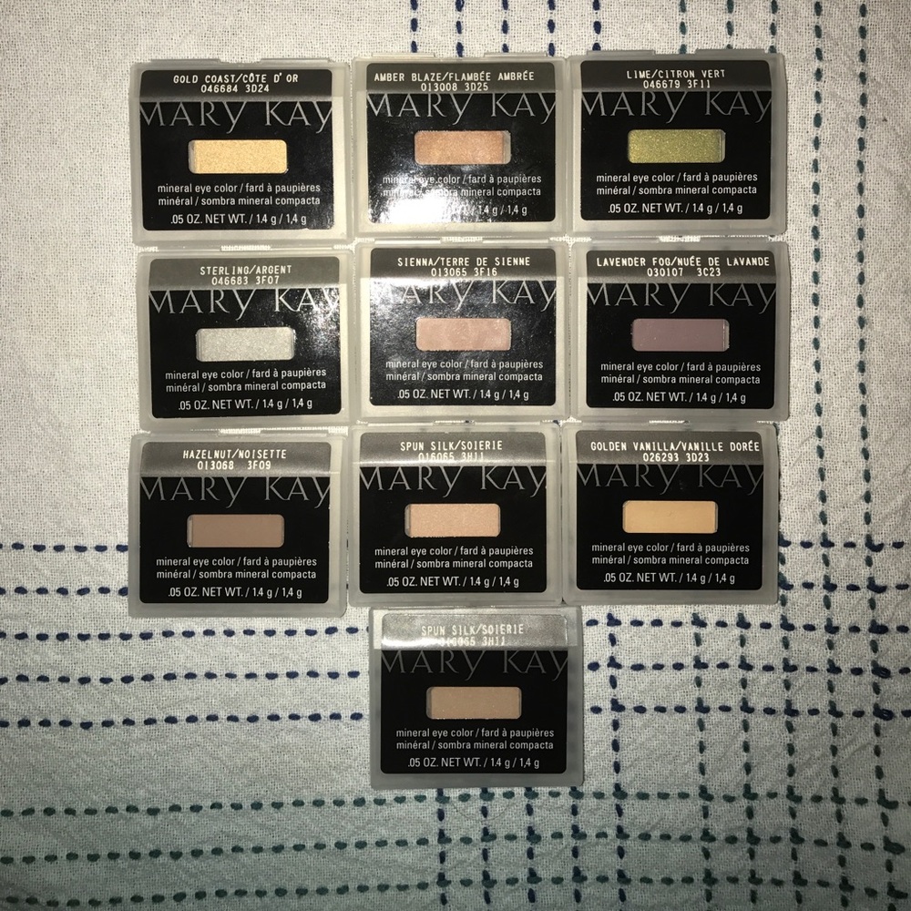 Bundle of 10 NIB Mary Kay Eyeshadows