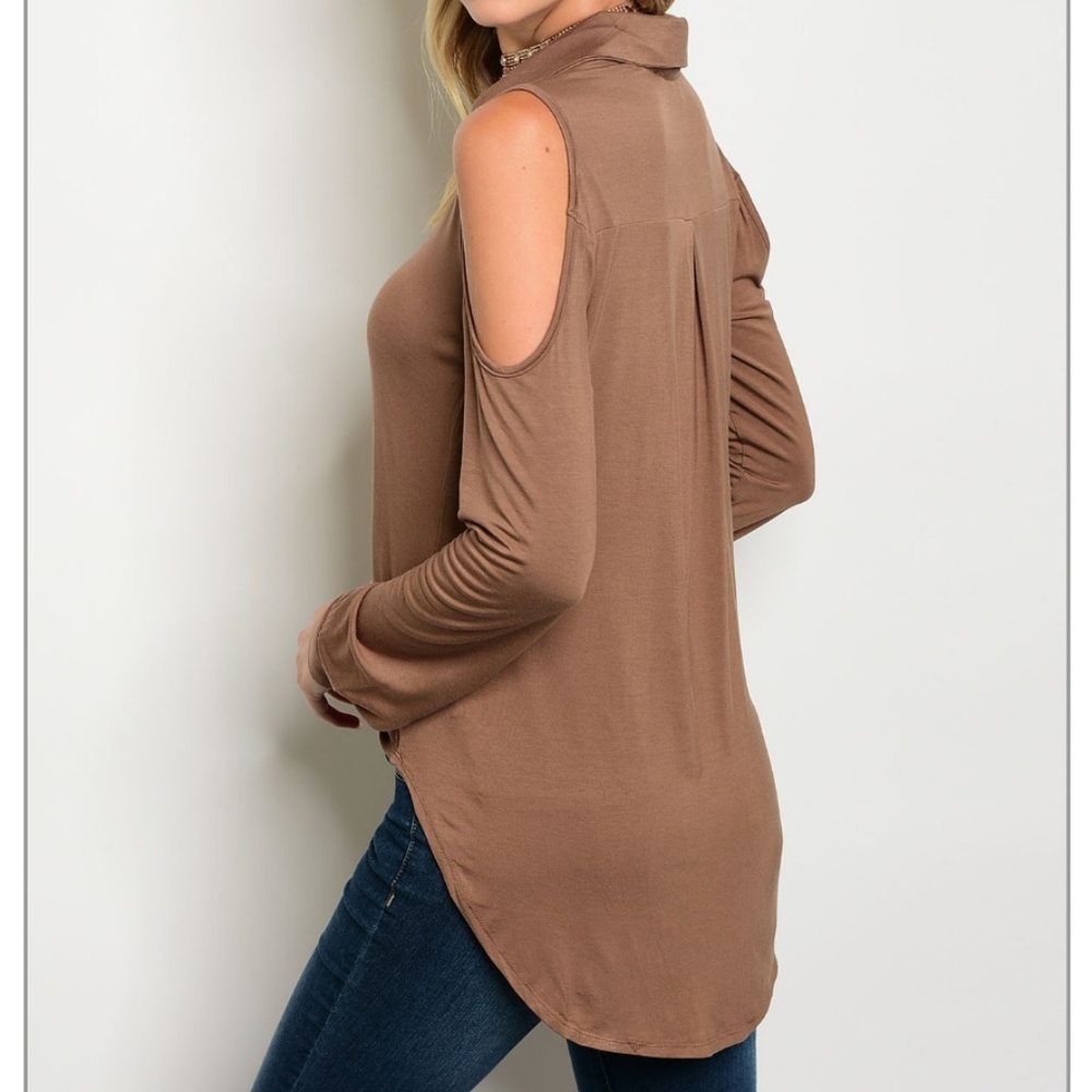Cold shoulder button down blouse - Picture 2 of 3