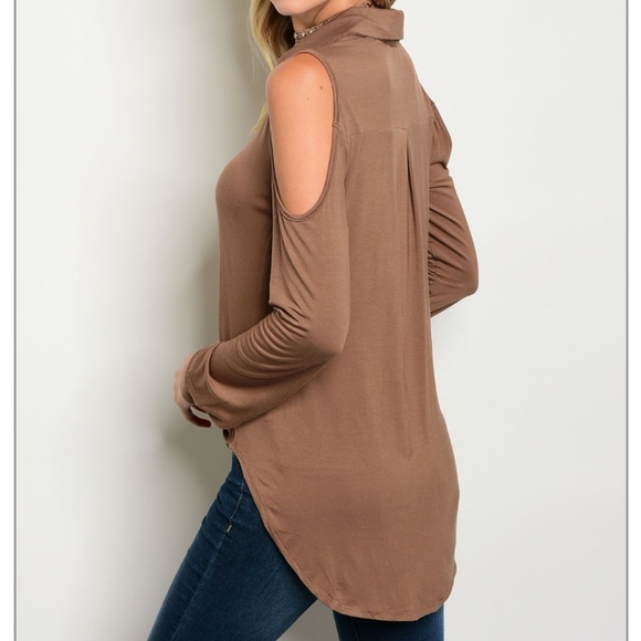 Cold shoulder button down blouse - Picture 2 of 3