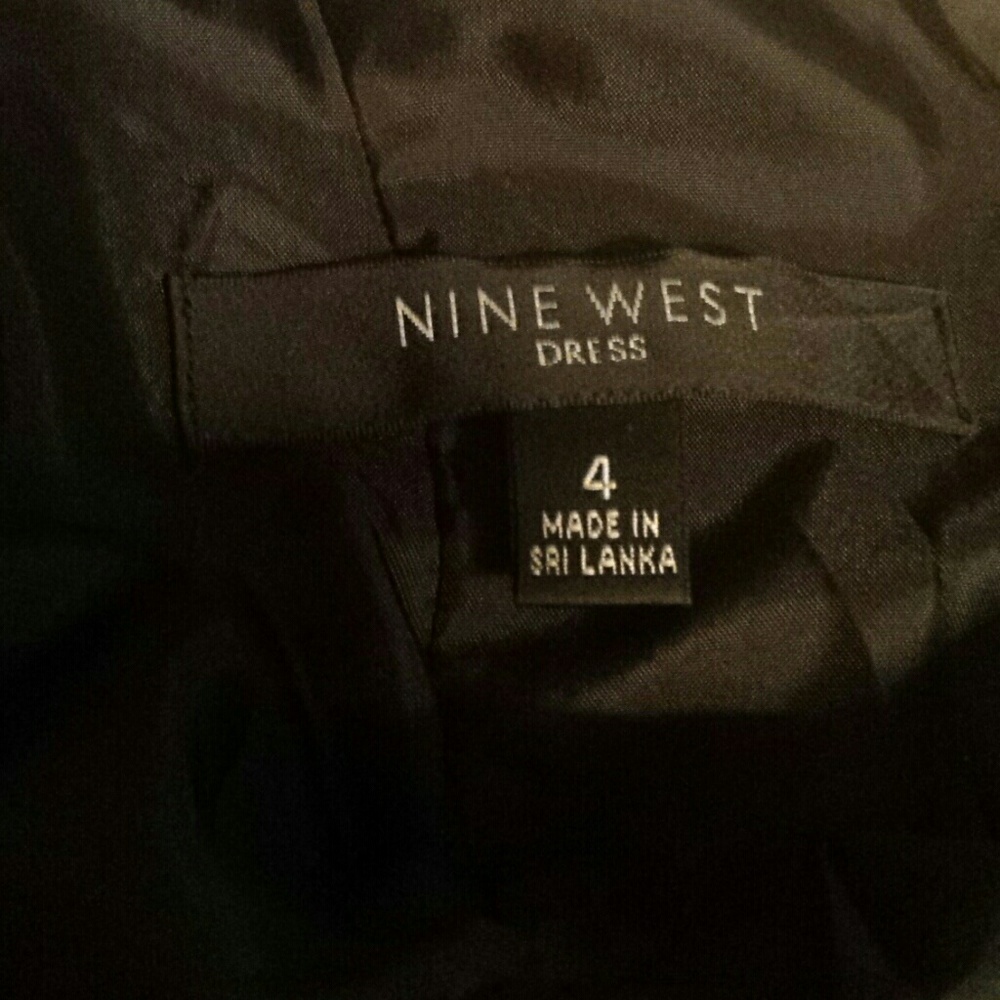 Nine West Double Vee Sleeveless Dress. Size 4. - Picture 6 of 8