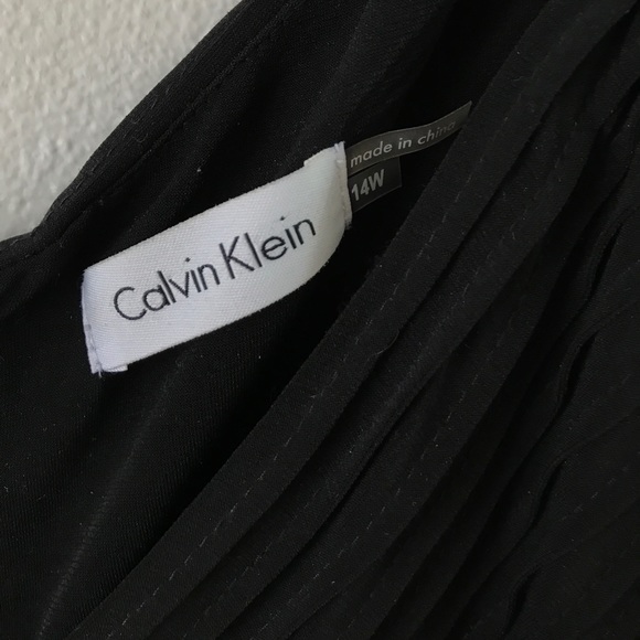Calvin Klein little black dress. - Picture 3 of 6