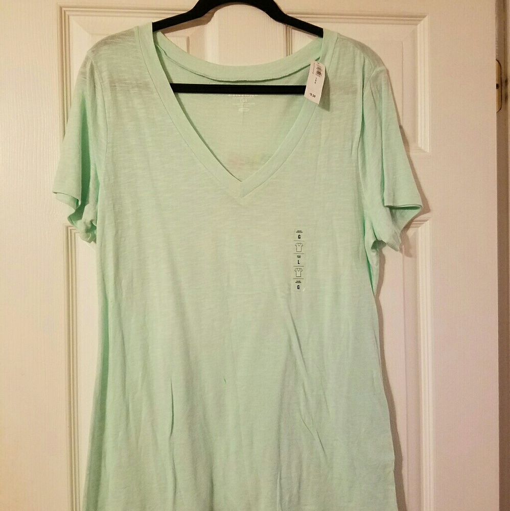 Mint colored v-neck Old Navy tee size L
