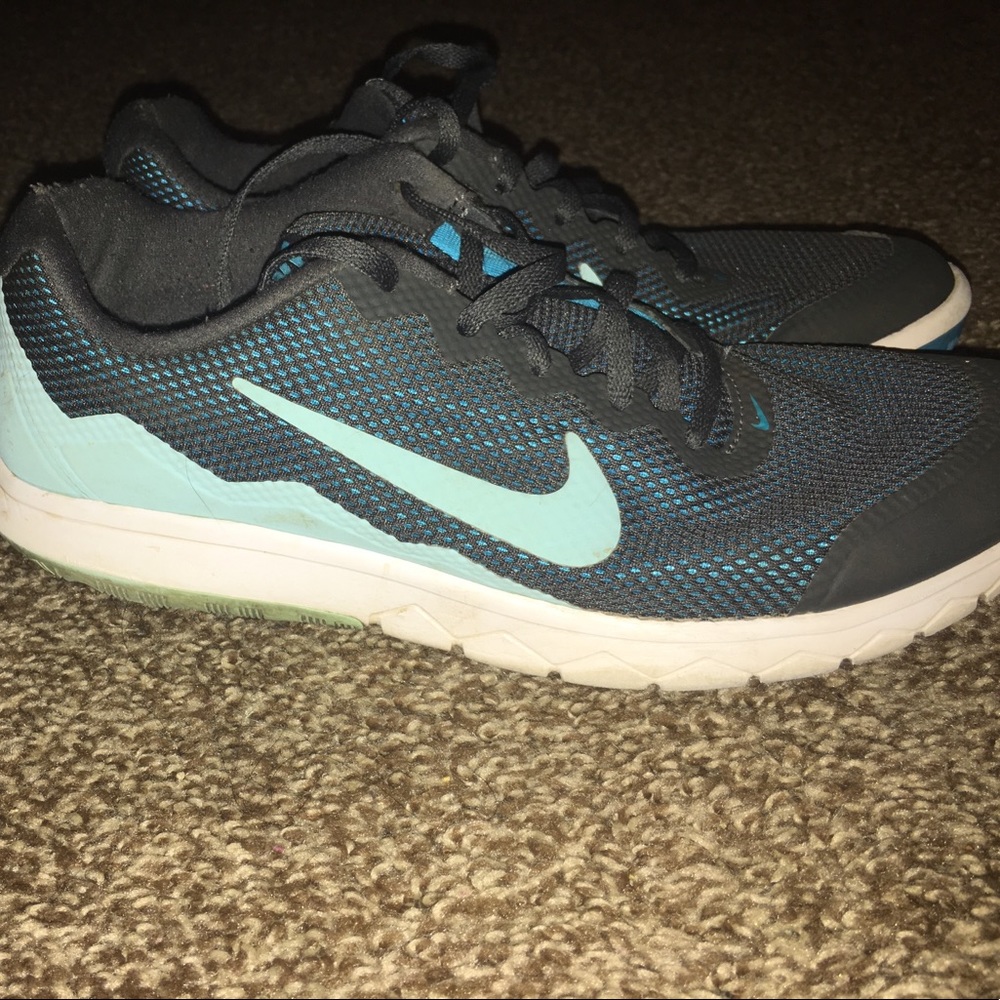 nike blue and black running shoes