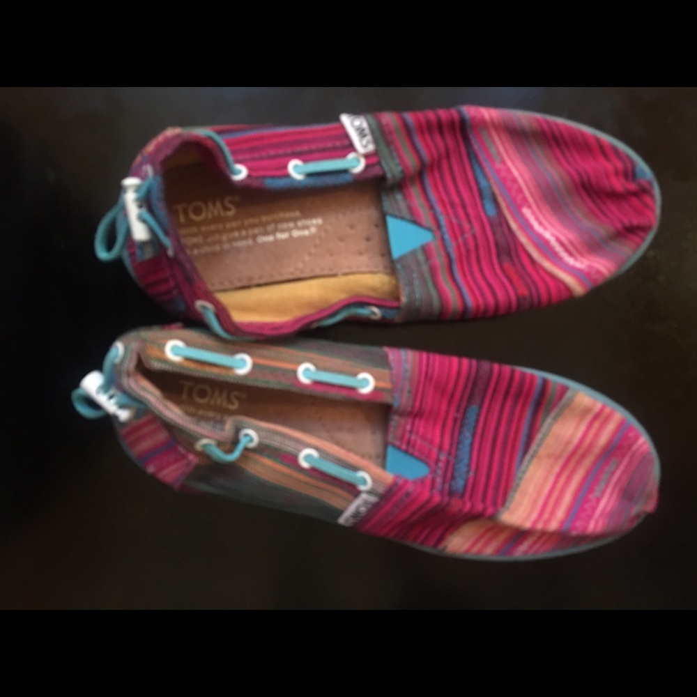 Toms Y2.5 shoes new maybe worn once