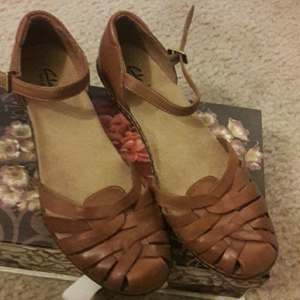 Sandels 1 3/4" heel  like new