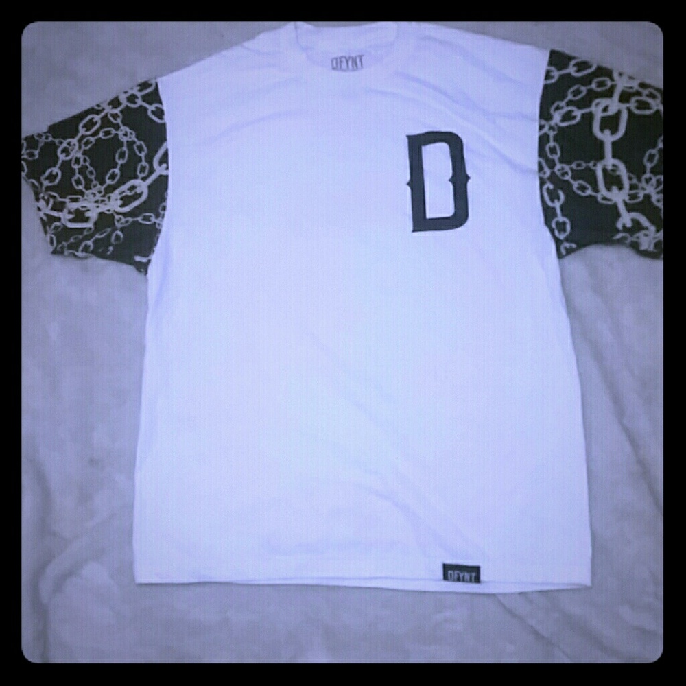 Dfynt chain sleeve varsity D style tee shirt