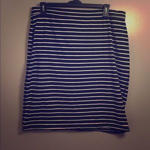 Black and white striped pencil skirt