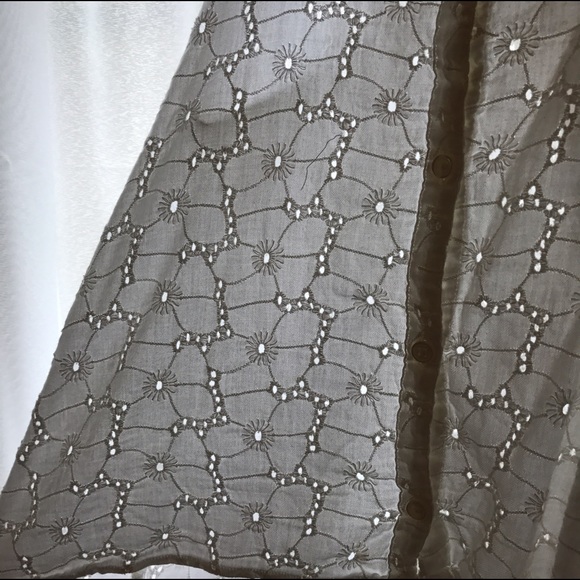 White button up tank Size Large - Picture 2 of 3