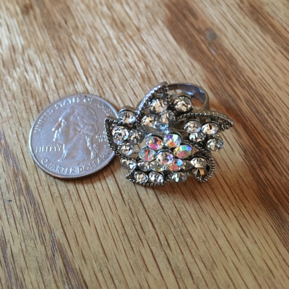 Crystal flower adjustable statement ring - Picture 3 of 4