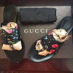 Gucci flora print sandals 🌺🌸🌼