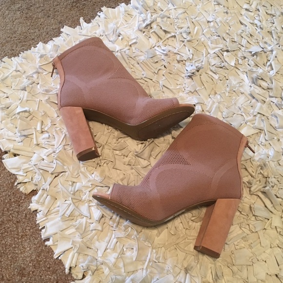 🎉FINAL PRICE🎉Steve Madden Acko Perforated Bootie - Picture 3 of 6